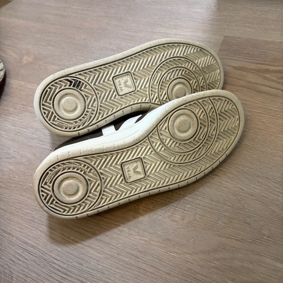 Veja V-12 Khaki and White Women's Sneakers - Picture 7 of 8